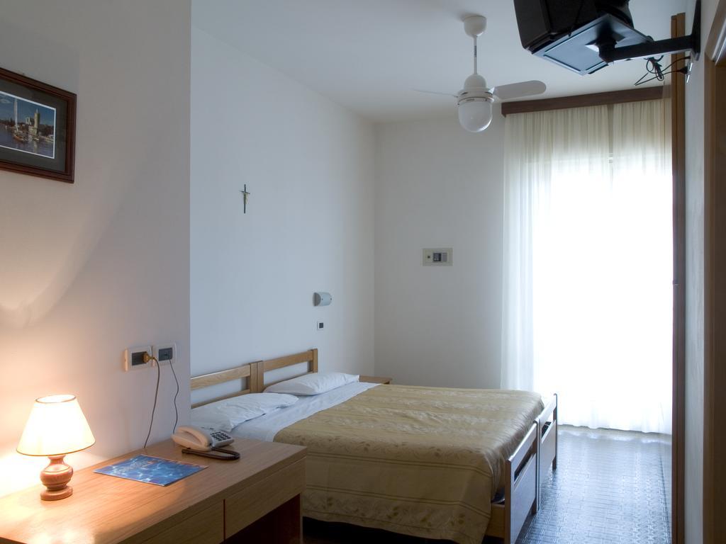 Hotel Dolores Cesenatico Kamer foto