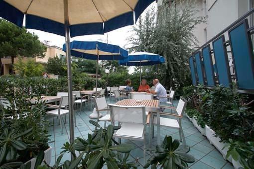 Hotel Dolores Cesenatico Buitenkant foto
