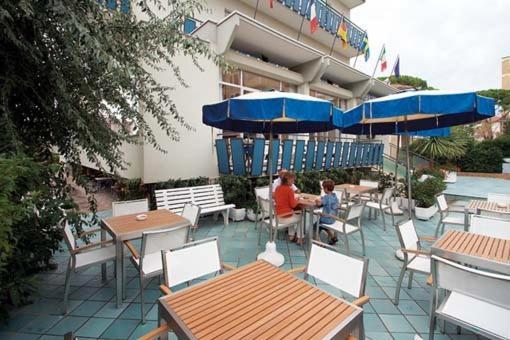 Hotel Dolores Cesenatico Buitenkant foto