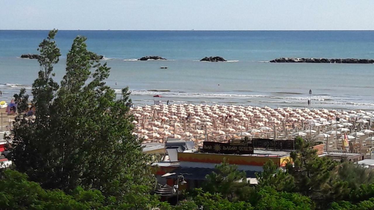 Hotel Dolores Cesenatico Buitenkant foto